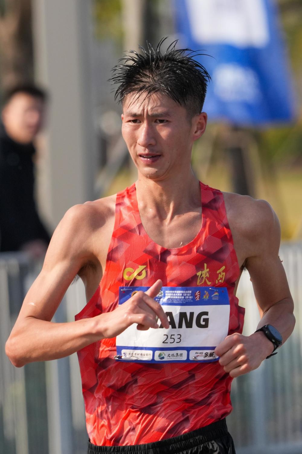 竞走比赛中日本选手超越对手