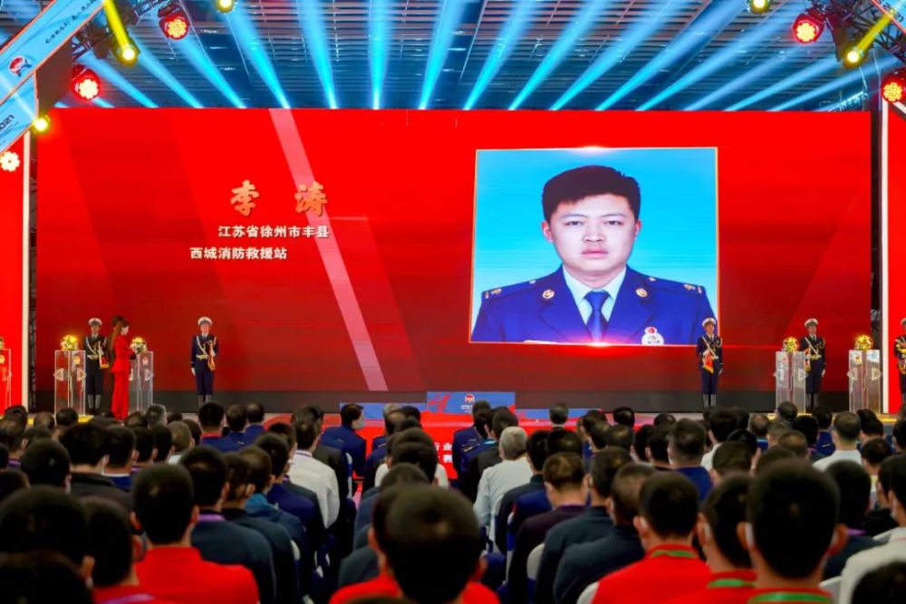 关于体育领域！球员技压群雄夺得荣誉的信息