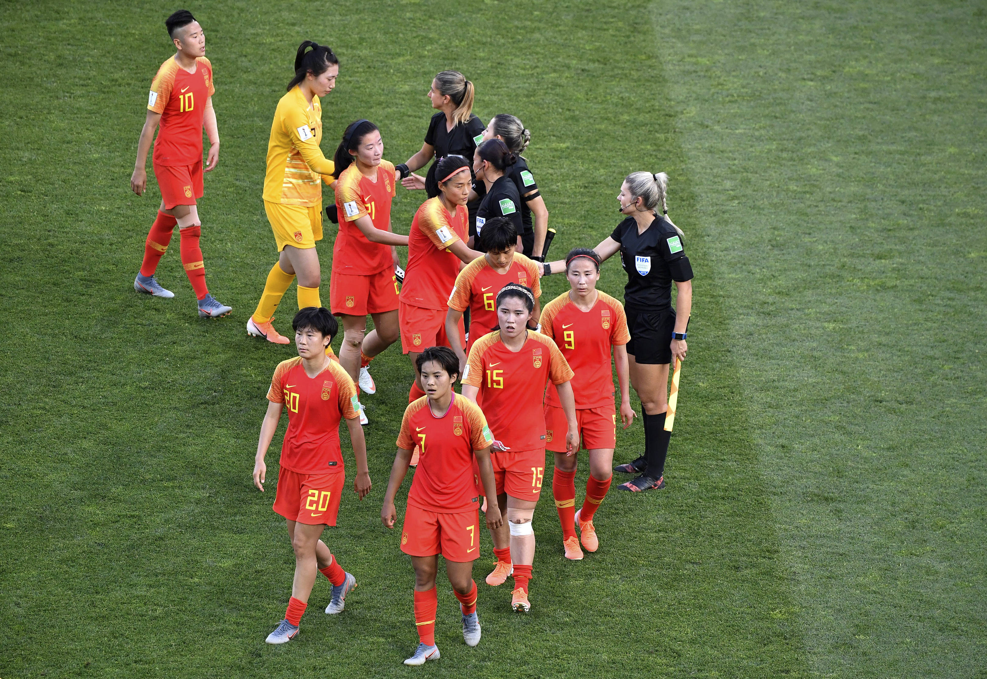 精彩体育比赛，女足代表队气势如虹