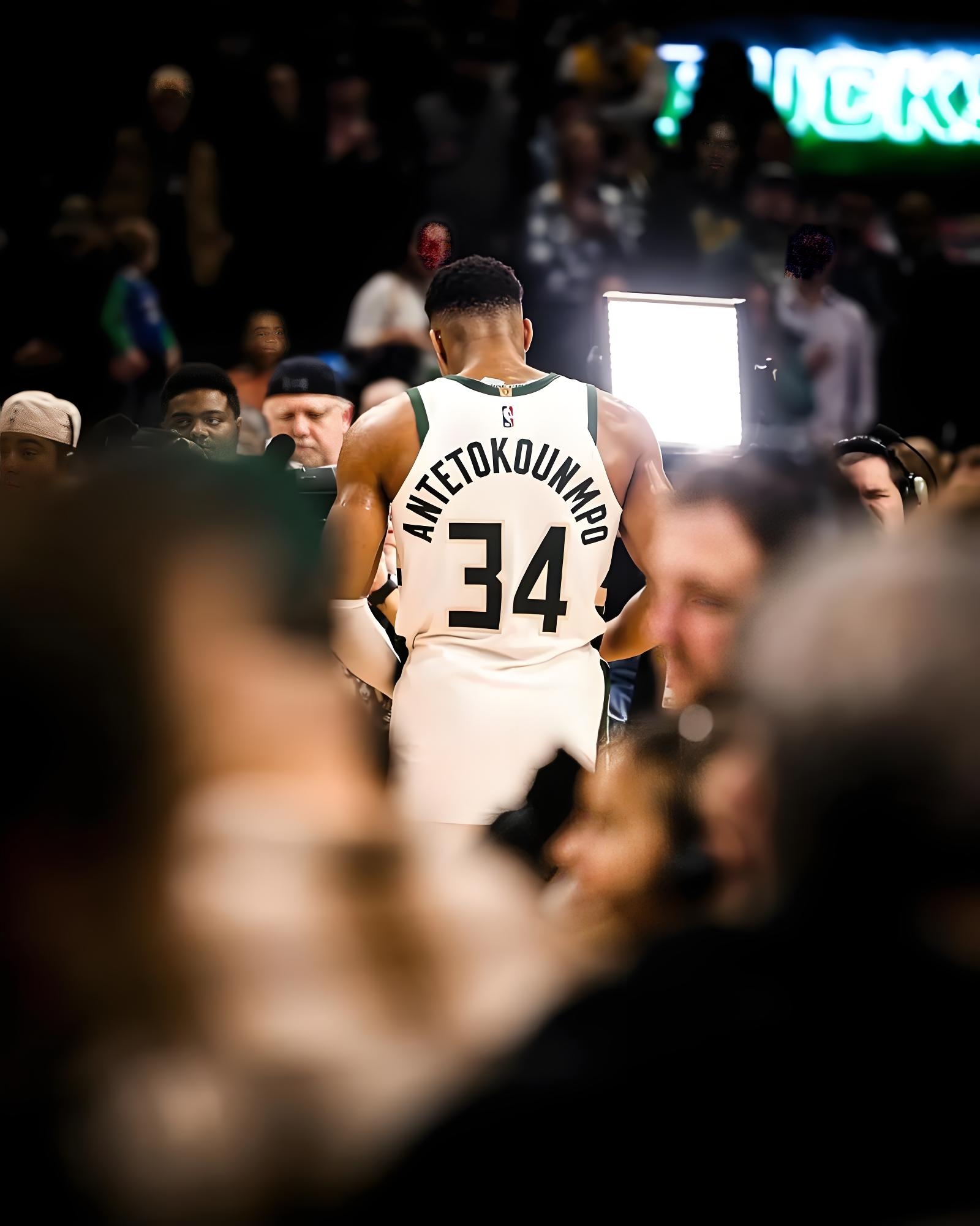 雄鹿横扫76人，字母哥狂砍40+24