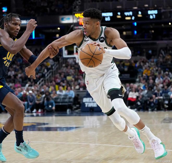 雄鹿客场力克尼克斯，字母哥砍下35分