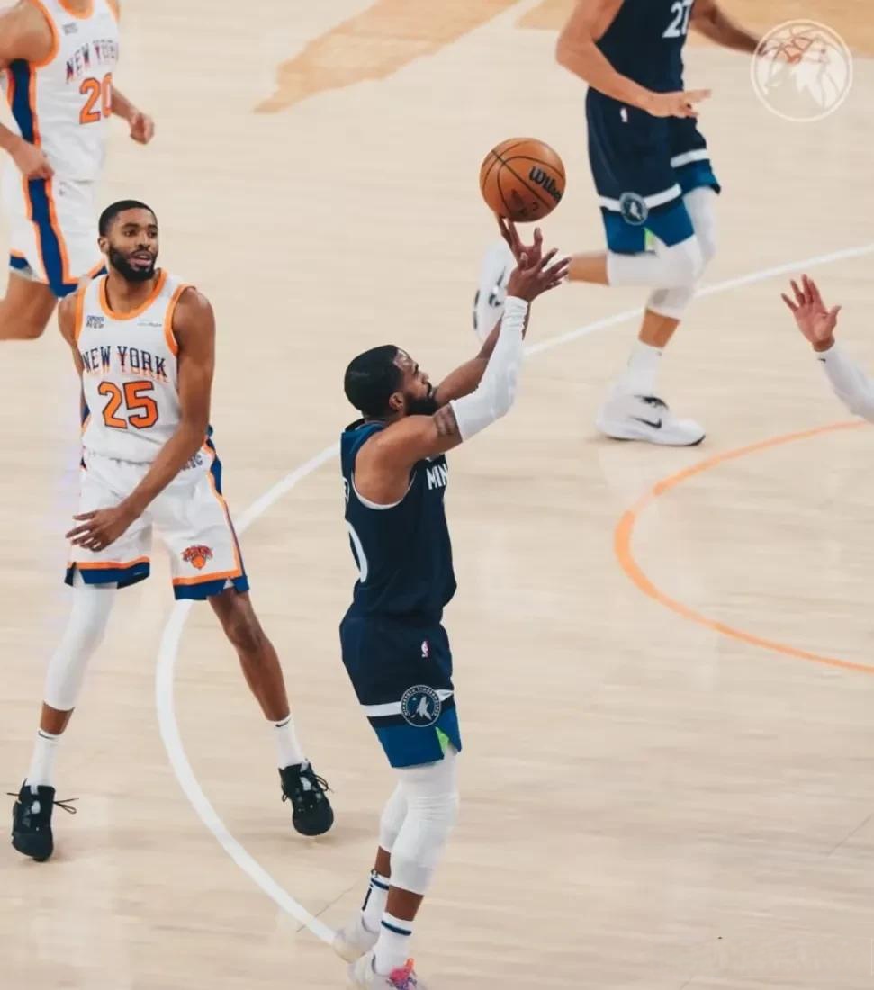 森林狼逆转尼克斯,狂胜对手。 森林狼逆转尼克斯,狂胜对手。